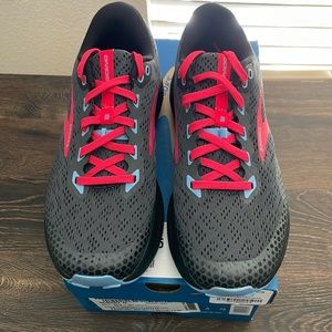 Women’s Divide Brooks!